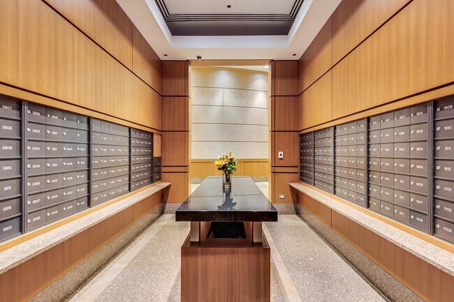 Building Photo - 400 N LaSalle St