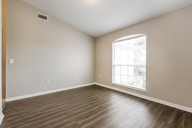 Building Photo - 7134 Summit Dr