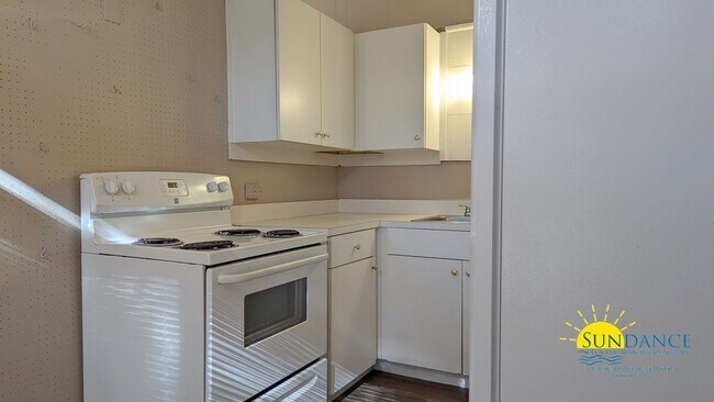Building Photo - Cozy 1 Bedroom Florida Cottage! Near Ferry...