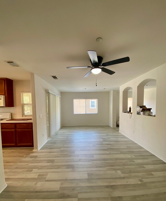 Building Photo - 25856 Iris Ave