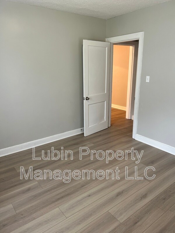 Foto del edificio - 2404 Forest Ave