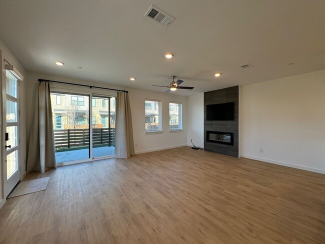 Foto del edificio - Windsong Ranch Townhome!