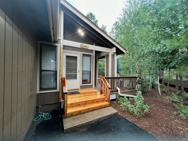 Building Photo - 2702 Juniper Cir