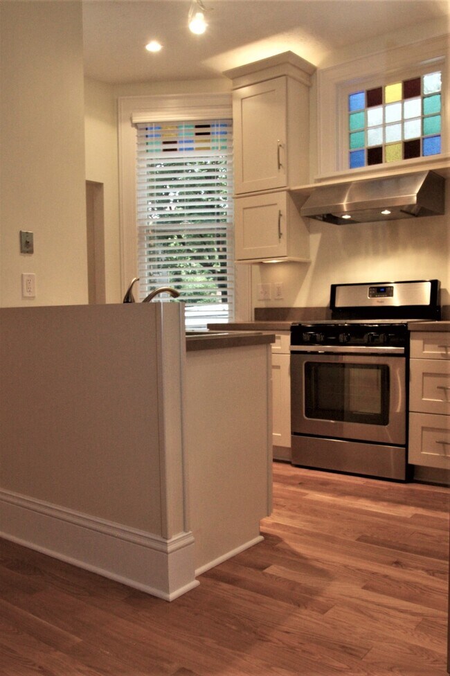 Building Photo - 2910 Jay Avenue, Unit 2910