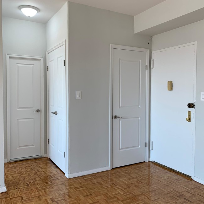 Building Photo - 160 Parkside Ave