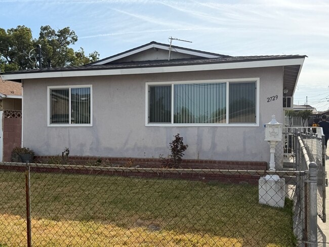 Foto del edificio - Charming 3 Bed / 1 Bath single story duplex located in a desirable neighborhood