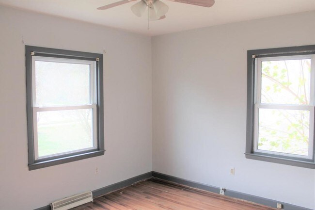 Building Photo - 821 E Lexington Ave