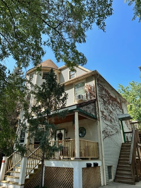 Building Photo - 1834 W Byron St