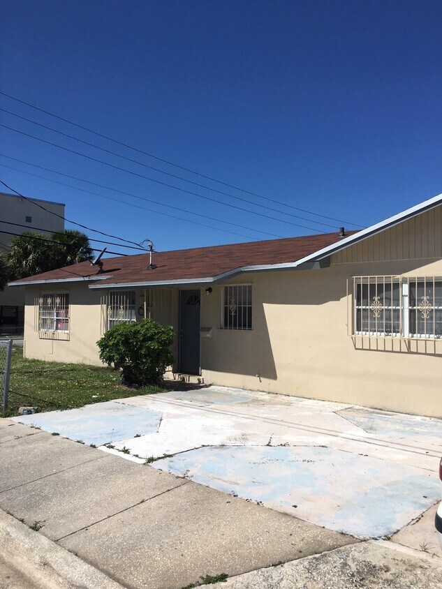 2000 South St, Riviera Beach, FL 33404 House Rental in Riviera Beach