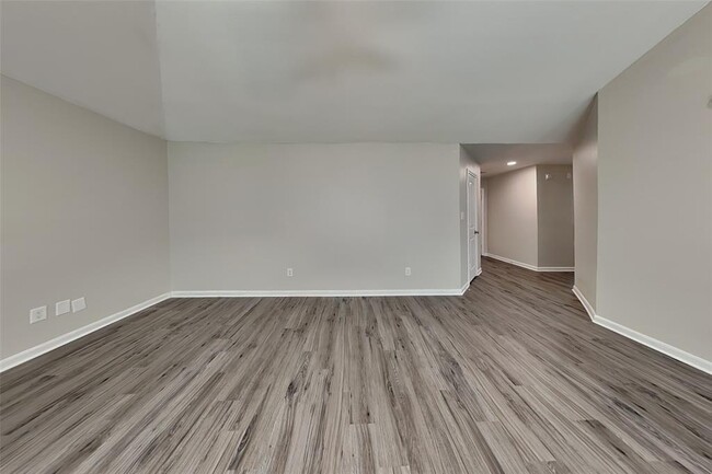 Building Photo - 1003 Holly Hall Dr