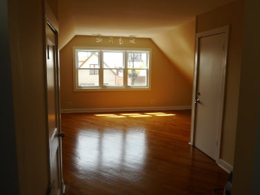 Building Photo - 3012 W Belmont Ave