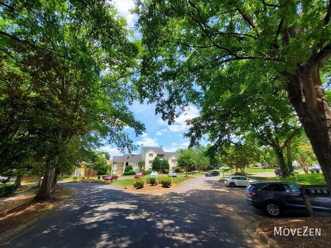 Foto del edificio - 3200 Selwyn Farms Ln