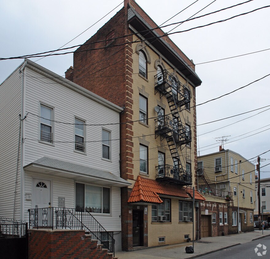 Foto principal - 54 Monroe St