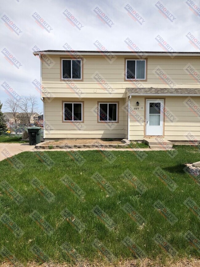 Building Photo - 802 Greenway Dr