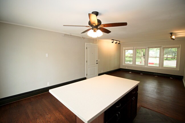 Ceiling fans in every room - 4310 Mohawk Dr