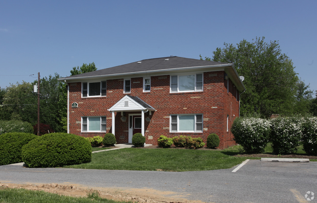 Primary Photo - Flowers Apartments