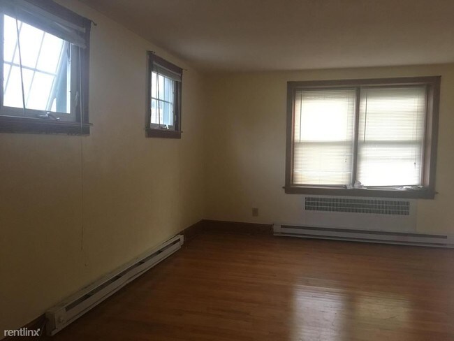 Building Photo - 3 br, 2 bath Townhome - 101 Normandy Rd