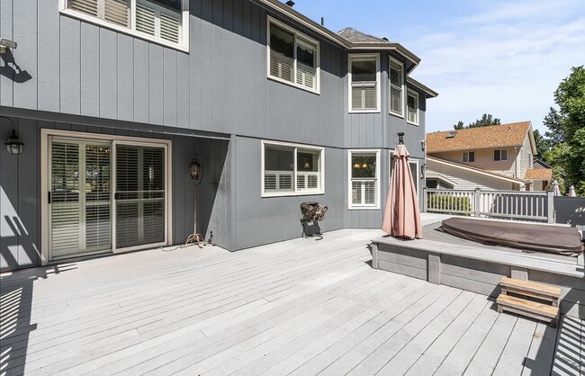 Building Photo - 1406 SE Condor Pl