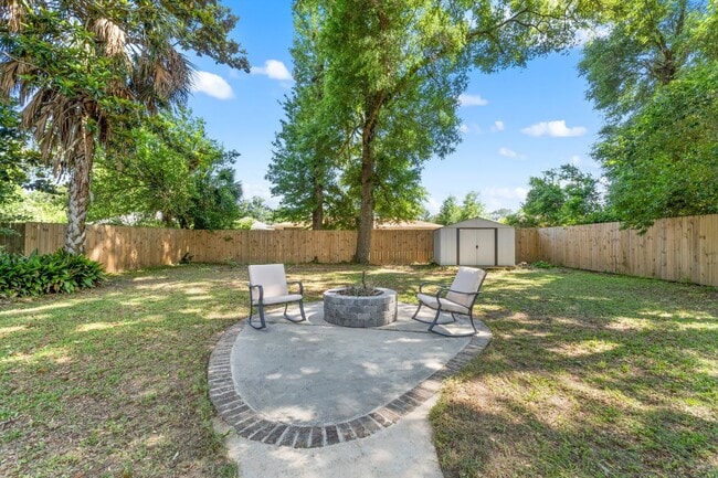 Building Photo - East Hill Gem for Rent!