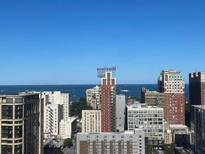 Building Photo - 600 S Dearborn St