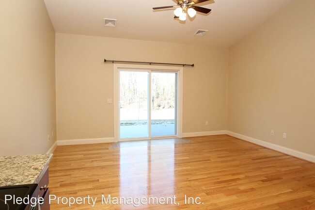 Building Photo - 101-208 Fieldstone Ln