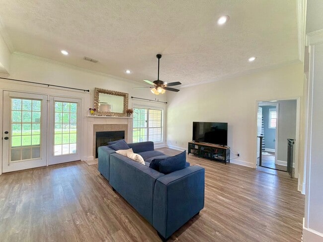 Building Photo - 73 Hazelnut Cir