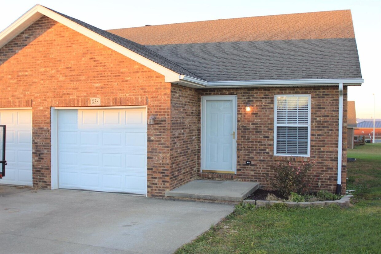 Primary Photo - 838 Cobbler Ln