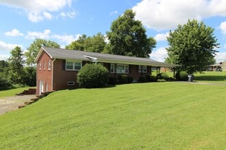 Building Photo - 960 Fairground St