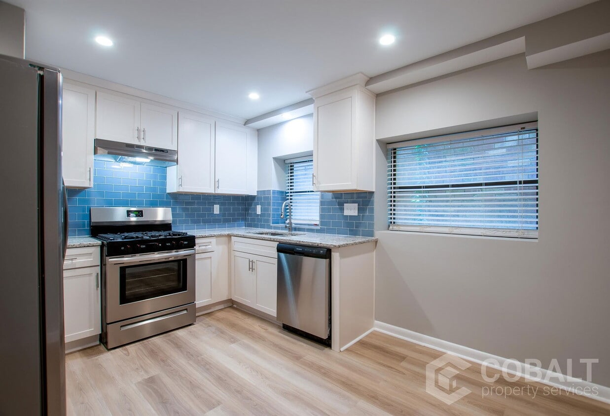 Photo - 886 Saint Charles Avenue Northeast