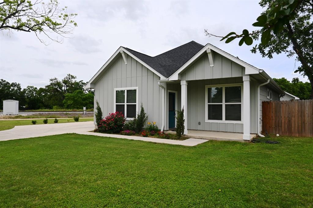 215 E 8th St, Elgin, TX 78621 House Rental in Elgin, TX