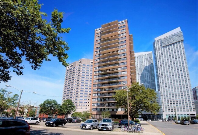 Foto del edificio - 270 Marin Blvd