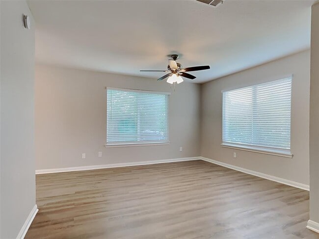 Building Photo - 9314 Meraldo St