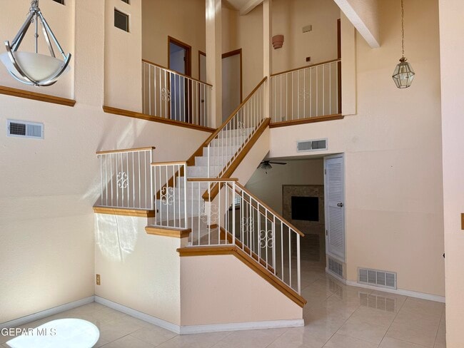 Building Photo - 1301 Tierra Roja St