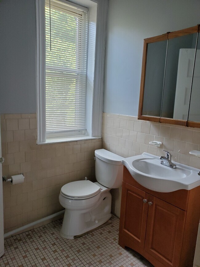 Bathroom - 10 Arlington Ter