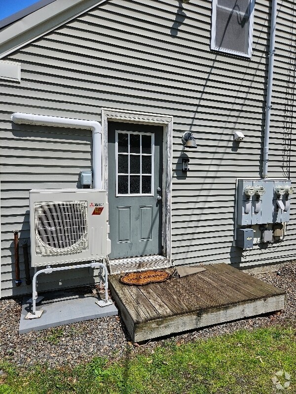 Building Photo - 116 Oakes St