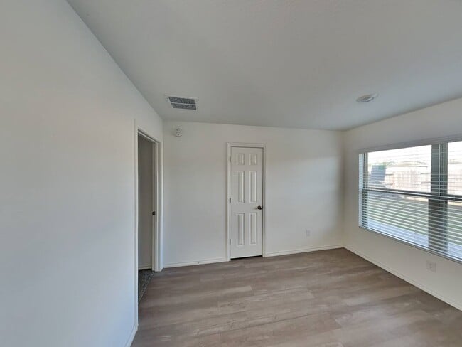 Foto del edificio - 18739 Faustina Way