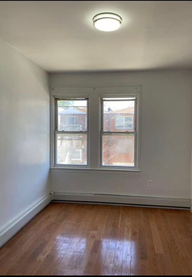 Foto del edificio - 22-18 124th St