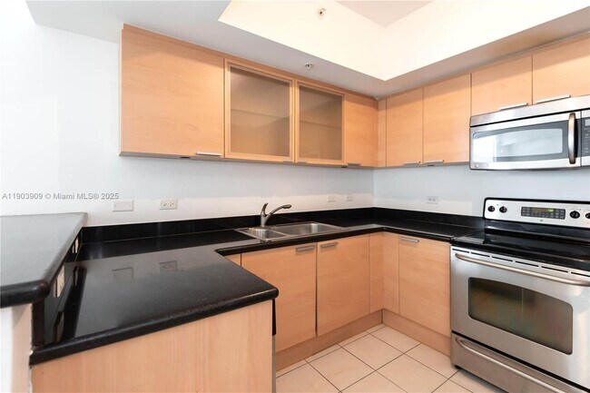 Foto del edificio - 140 S Dixie Hwy