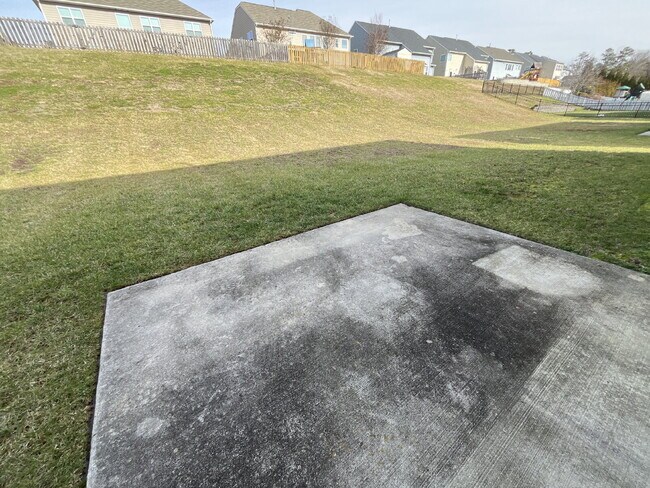 Building Photo - "Charming 4-Bed High Point Home with Granite Elegance & Cozy Fireplace!"