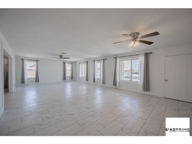 Foto del edificio - Live large in this stylish 4/2 Phoenix House!