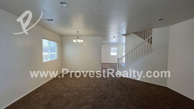 Building Photo - Large 4 Bed, 2.5 Bath Hesperia Home!