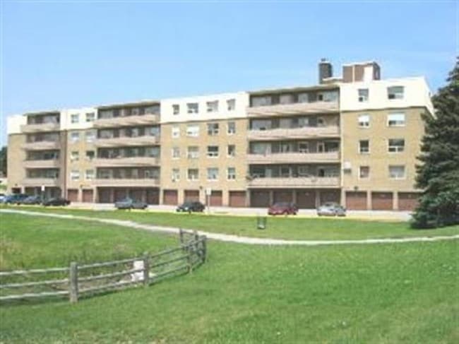 Primary Photo - Donview Manor