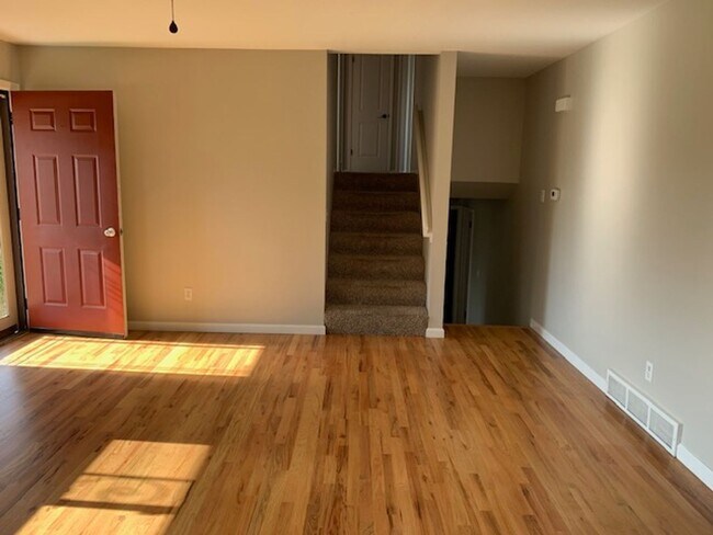 Building Photo - 5038 Hickory Pl