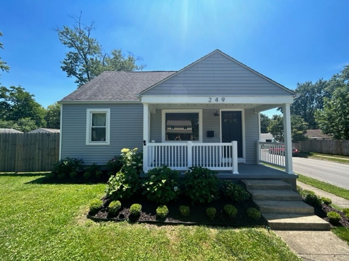 Primary Photo - Beautiful Single-Family Home with Large Ya...