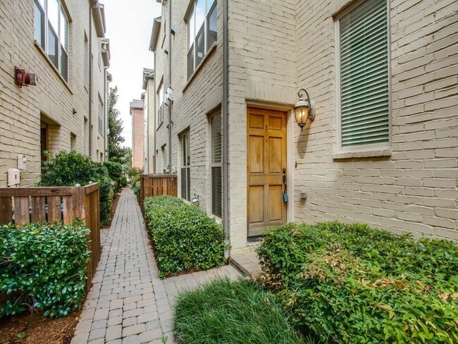 Foto del edificio - 4524 Emerson Ave
