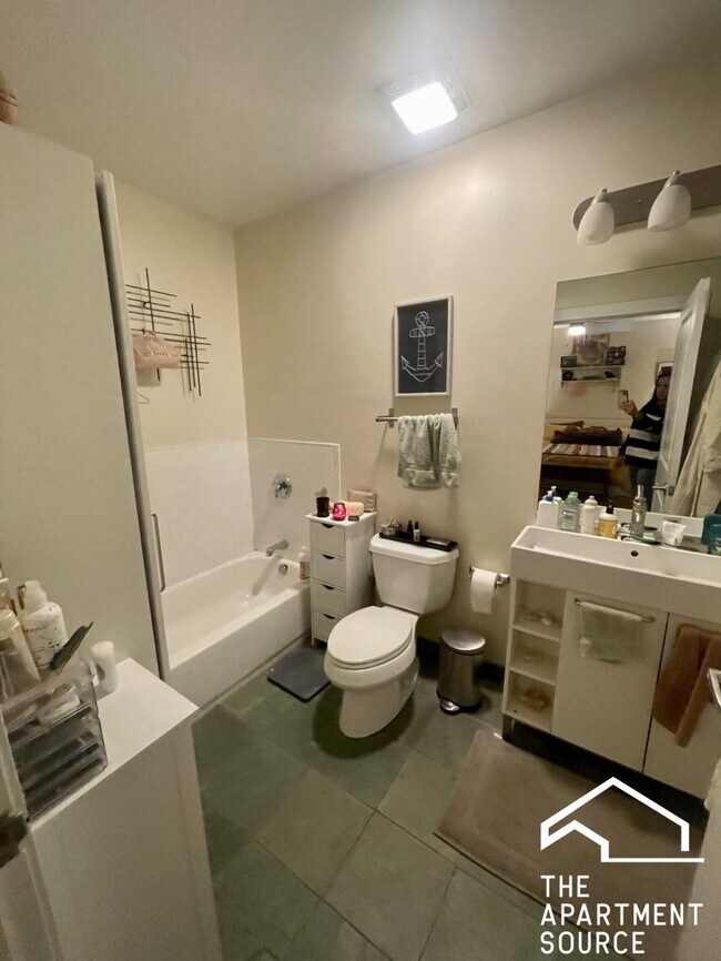Building Photo - 1 bedroom in Chicago IL 60647