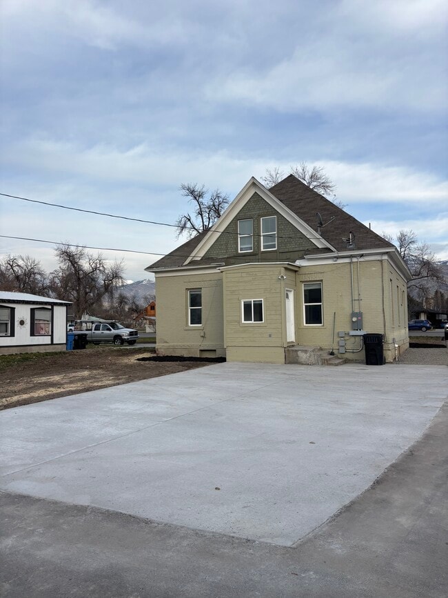 Building Photo - 245 N Main St