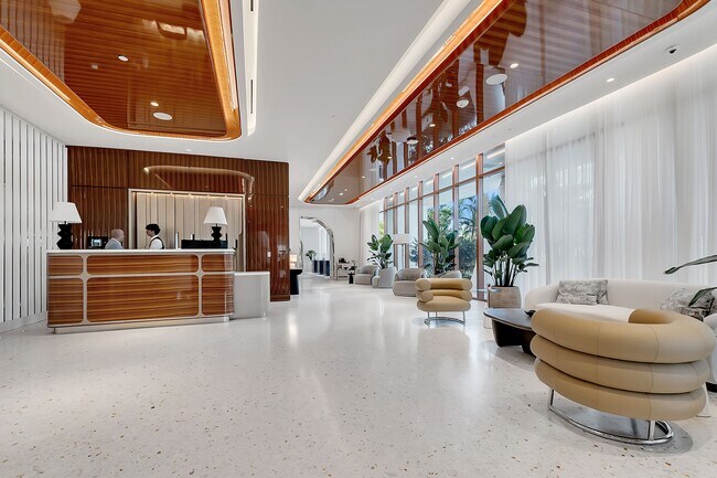 Building Photo - 2655 S Bayshore Dr