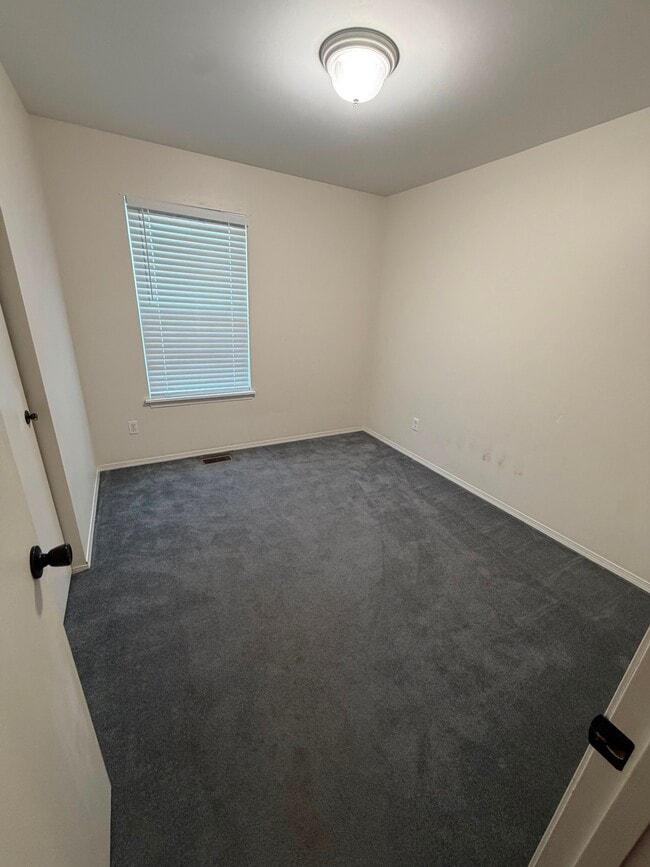 Building Photo - 2048 Peine Forest Dr