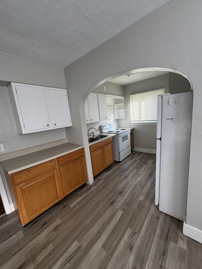 Building Photo - Welcome to this charming 2-bedroom, 1-bathroom home located in Dayton, OH*